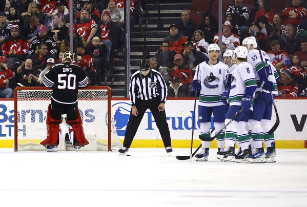 What is the score of sales the new jersey devils game
